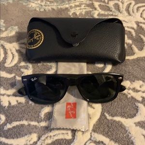 Barely used Ray Ban wayfarer classic